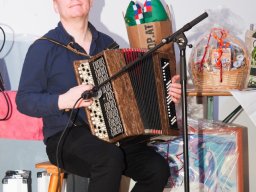 Künstler helfen Kinder - Mit Musik zur Menschlichkeit
